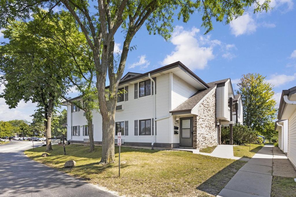 10818 W Donna DRIVE, Milwaukee, WI 53224