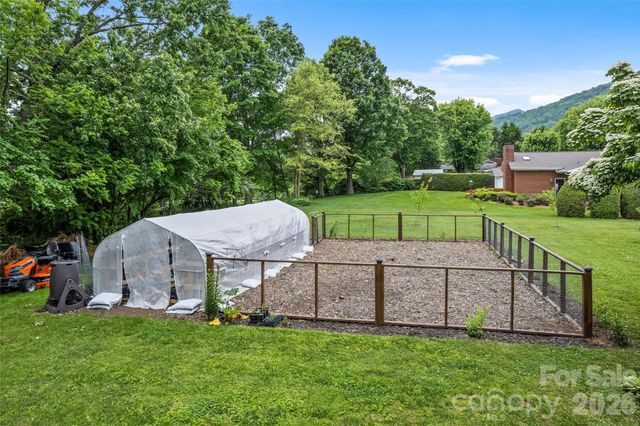 225 Valley View Terrace, Waynesville, NC 28786