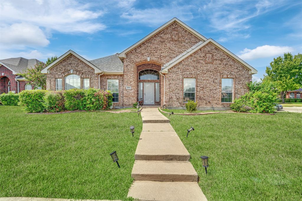 6900 Field Lark Drive, Arlington, TX 76002 — exterior