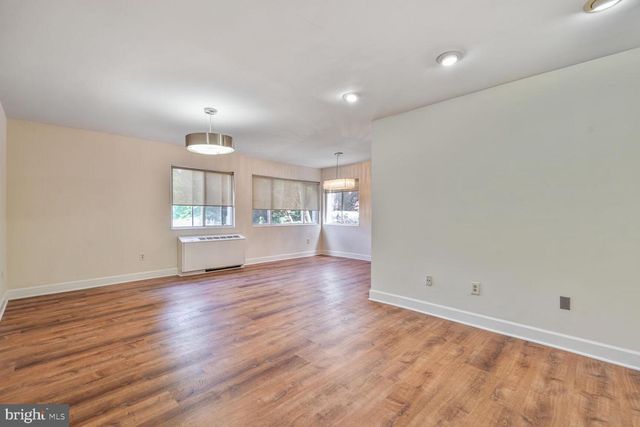3601 5th St S Apt 211, Arlington, VA 22204