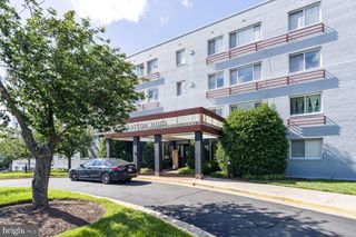 3601 5th St S Apt 211, Arlington, VA 22204