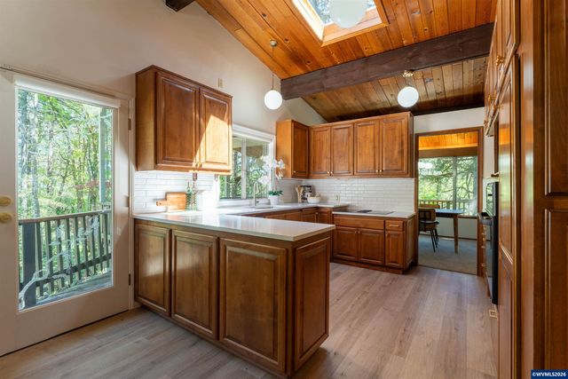 2715 NW Glenwood Pl, Corvallis, OR 97330