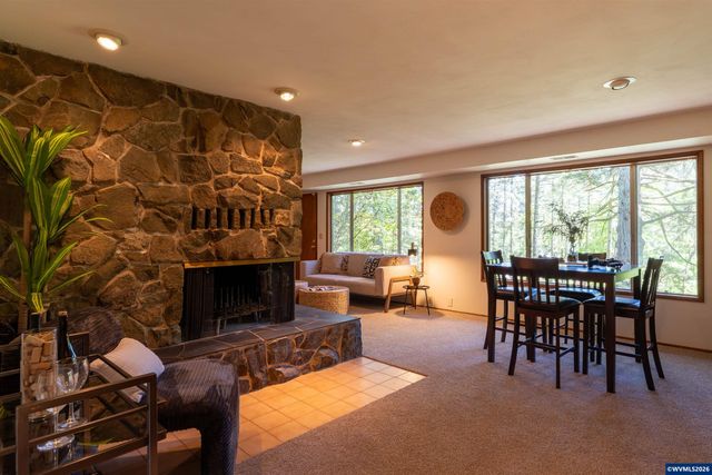 2715 NW Glenwood Pl, Corvallis, OR 97330