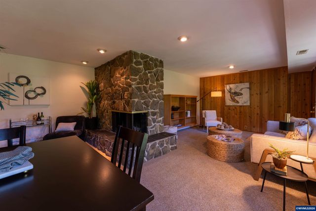 2715 NW Glenwood Pl, Corvallis, OR 97330