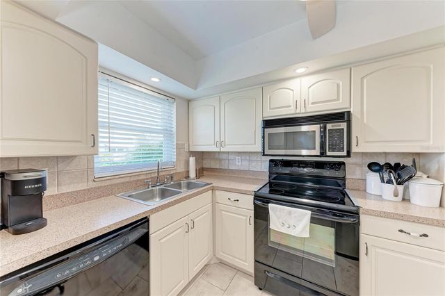 5992 CORAL WAY, Bradenton, FL 34207