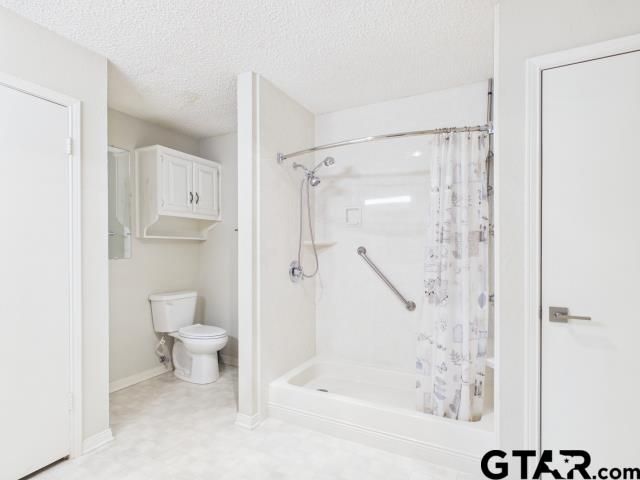 782 Southwood Dr, Athens, TX 75751