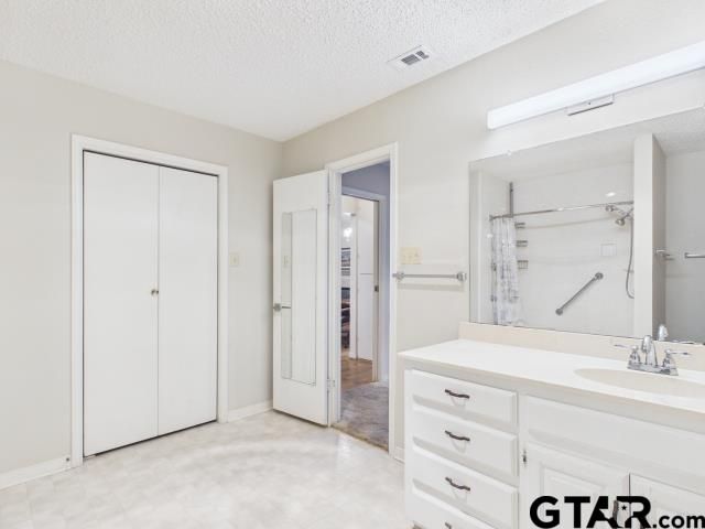 782 Southwood Dr, Athens, TX 75751