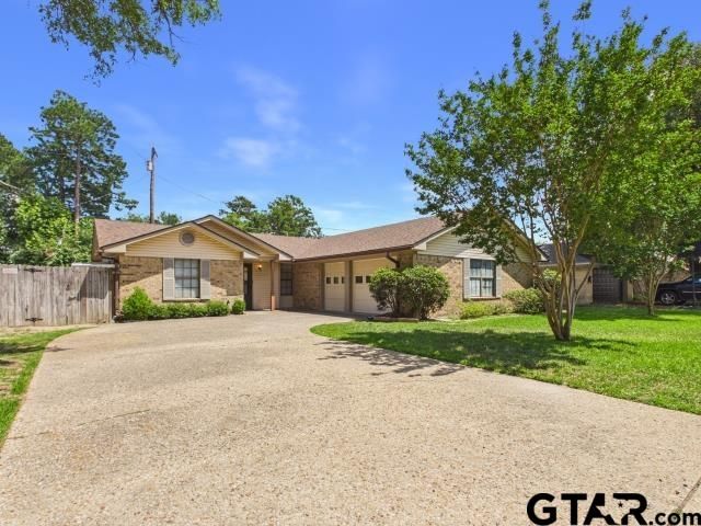 782 Southwood Dr, Athens, TX 75751
