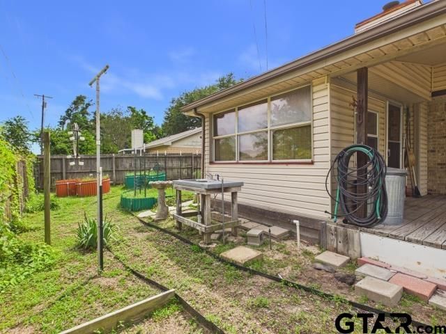 782 Southwood Dr, Athens, TX 75751