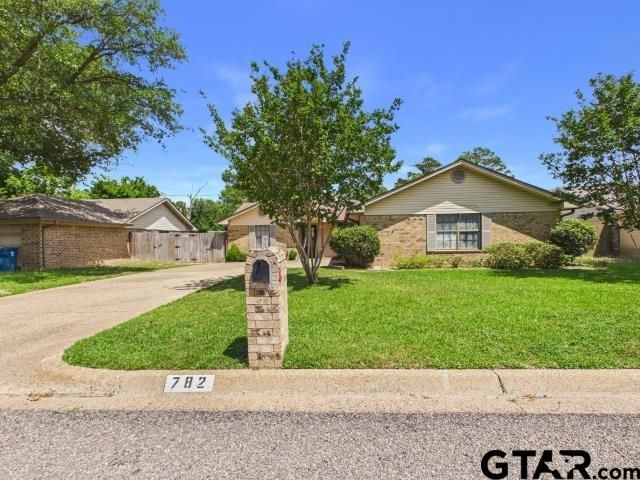 782 Southwood Dr, Athens, TX 75751