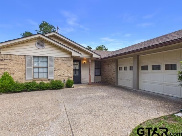 782 Southwood Dr, Athens, TX 75751