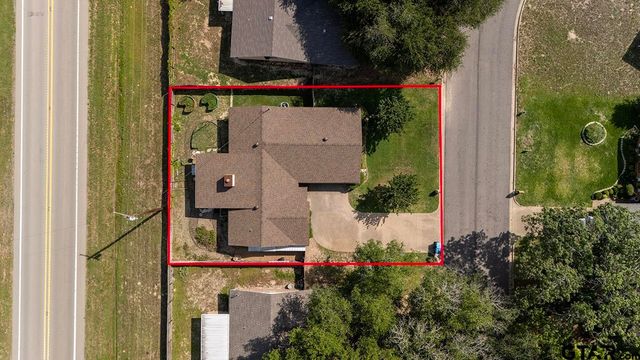 782 Southwood Dr, Athens, TX 75751