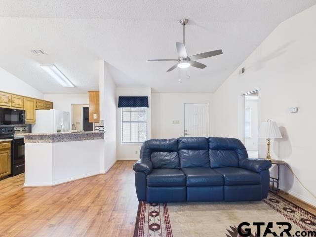 782 Southwood Dr, Athens, TX 75751