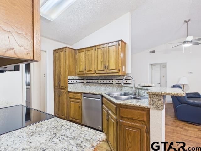 782 Southwood Dr, Athens, TX 75751