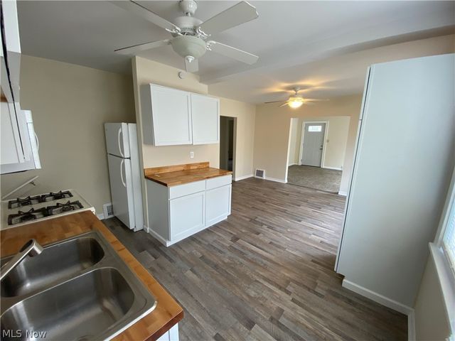 8221 Grand Division Avenue, Cleveland, OH 44125