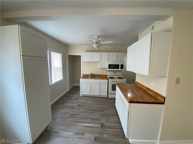 8221 Grand Division Avenue, Cleveland, OH 44125