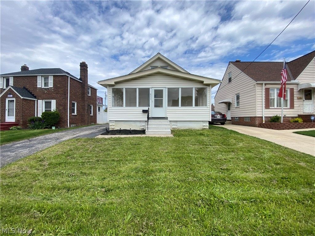 8221 Grand Division Avenue, Cleveland, OH 44125