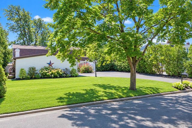 26 All Points Terrace, Holbrook, NY 11741