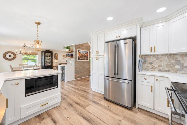 26 All Points Terrace, Holbrook, NY 11741