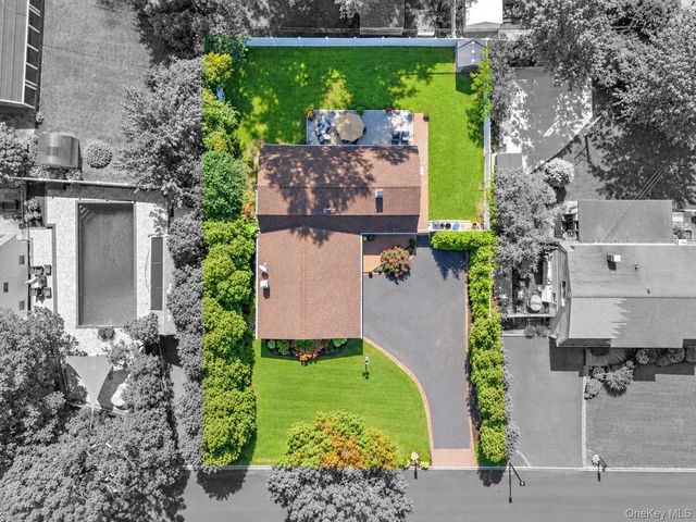 26 All Points Terrace, Holbrook, NY 11741
