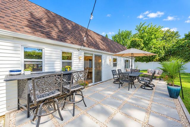 26 All Points Terrace, Holbrook, NY 11741