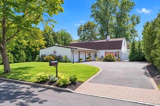 26 All Points Terrace, Holbrook, NY 11741