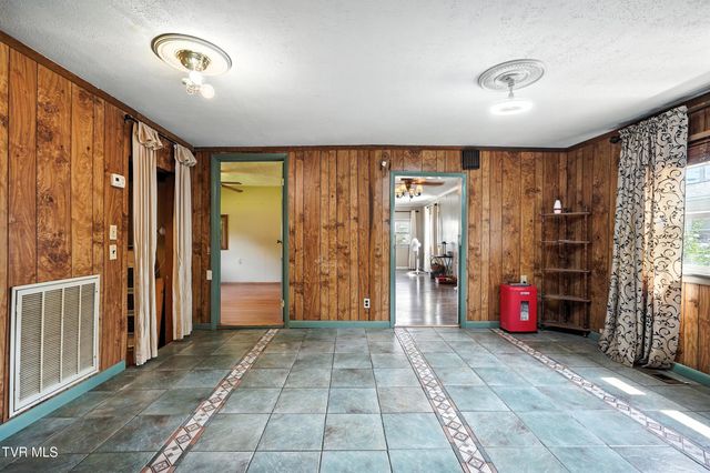 2201 Maxwell Avenue, Kingsport, TN 37664