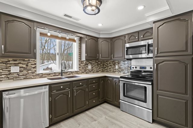 50 HAIGH Avenue, Salem, NH 03079