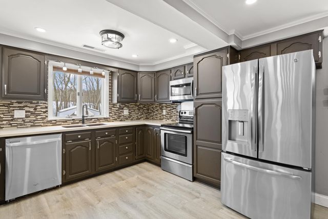 50 HAIGH Avenue, Salem, NH 03079