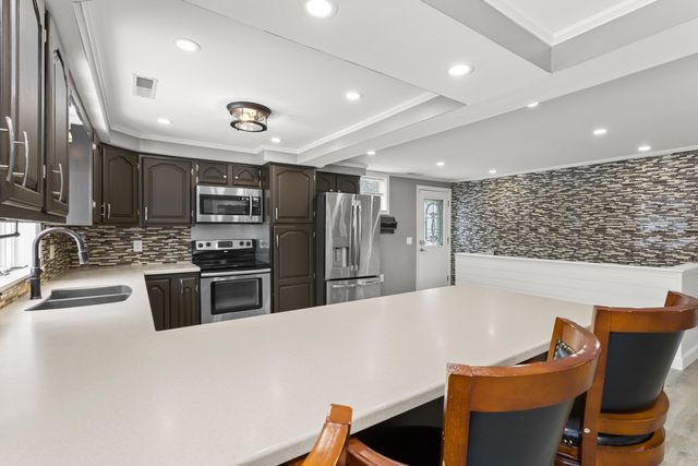 50 HAIGH Avenue, Salem, NH 03079