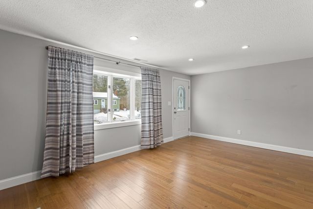 50 HAIGH Avenue, Salem, NH 03079