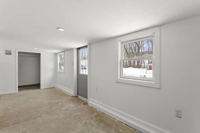 50 HAIGH Avenue, Salem, NH 03079