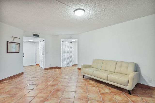 3595 Birdie Drive 408, Lake Worth, FL 33467