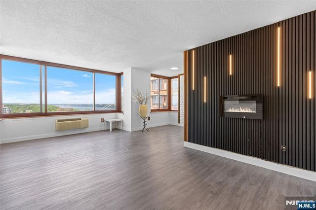 100 Old Palisade Road 3215, Fort Lee, NJ 07024