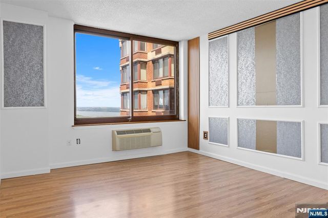 100 Old Palisade Road 3215, Fort Lee, NJ 07024