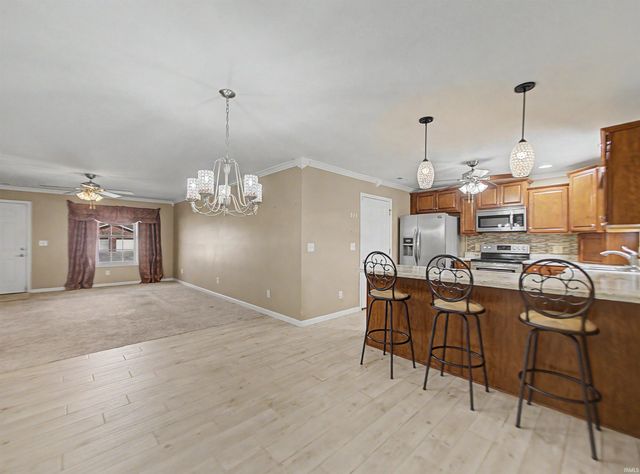 526 S Eighth Avenue, Haubstadt, IN 47639