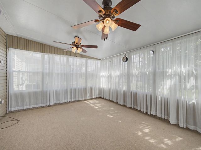 526 S Eighth Avenue, Haubstadt, IN 47639