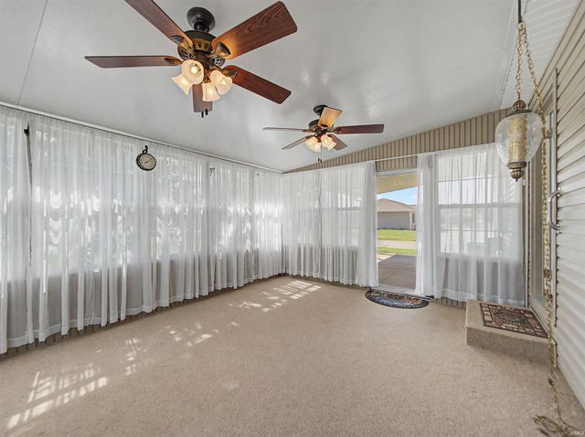 526 S Eighth Avenue, Haubstadt, IN 47639