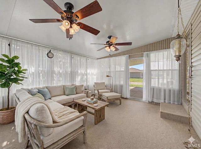 526 S Eighth Avenue, Haubstadt, IN 47639