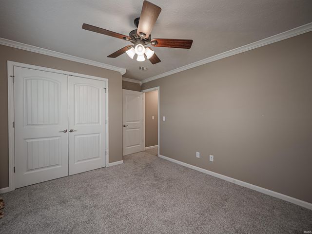 526 S Eighth Avenue, Haubstadt, IN 47639