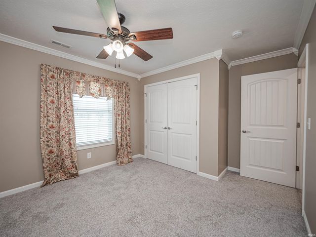 526 S Eighth Avenue, Haubstadt, IN 47639