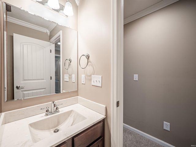 526 S Eighth Avenue, Haubstadt, IN 47639
