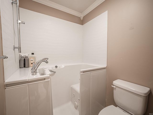 526 S Eighth Avenue, Haubstadt, IN 47639