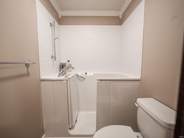 526 S Eighth Avenue, Haubstadt, IN 47639