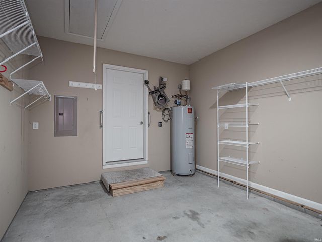 526 S Eighth Avenue, Haubstadt, IN 47639