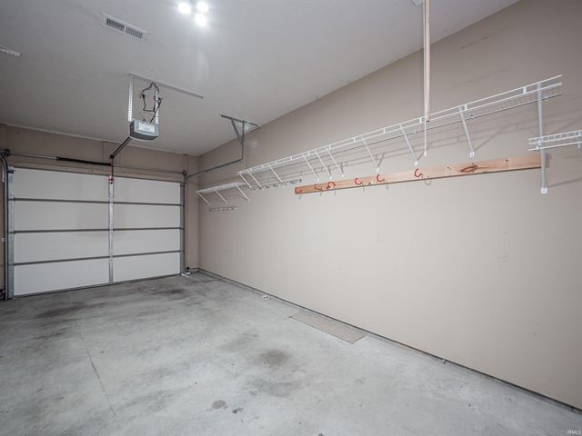 526 S Eighth Avenue, Haubstadt, IN 47639