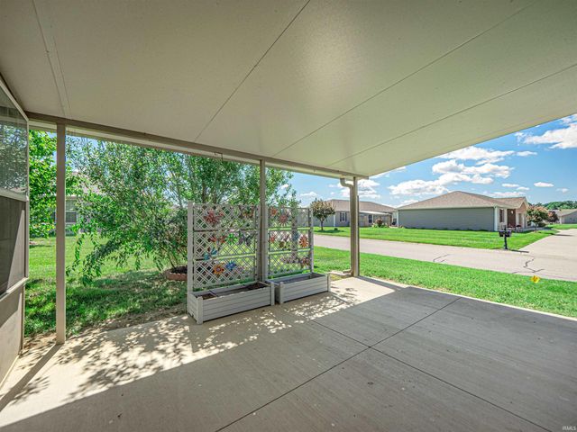 526 S Eighth Avenue, Haubstadt, IN 47639