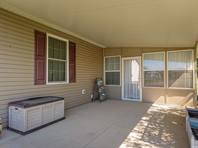 526 S Eighth Avenue, Haubstadt, IN 47639