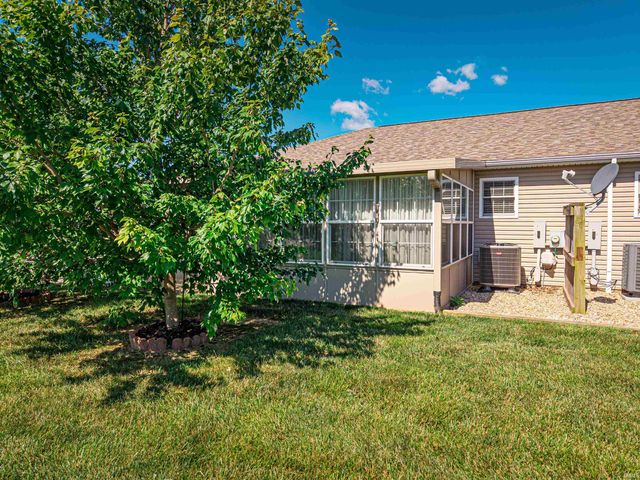 526 S Eighth Avenue, Haubstadt, IN 47639