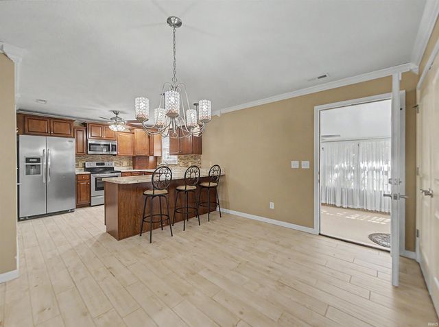 526 S Eighth Avenue, Haubstadt, IN 47639